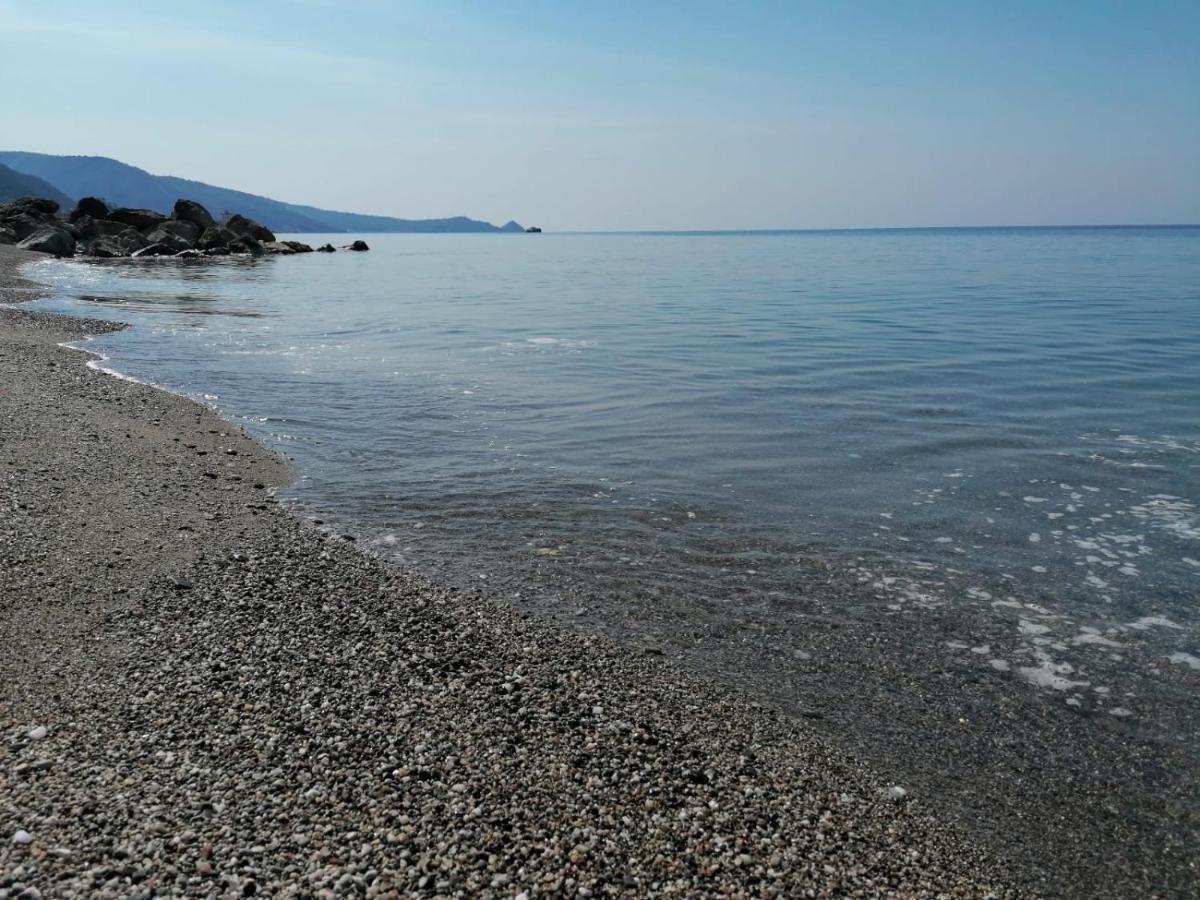 "Appartamento Del Mare Gliaca" Con Vista Isole Eolie,Ampia Terrazza,Wifi E Parcheggio Privato Gratuito Piraino Bagian luar foto