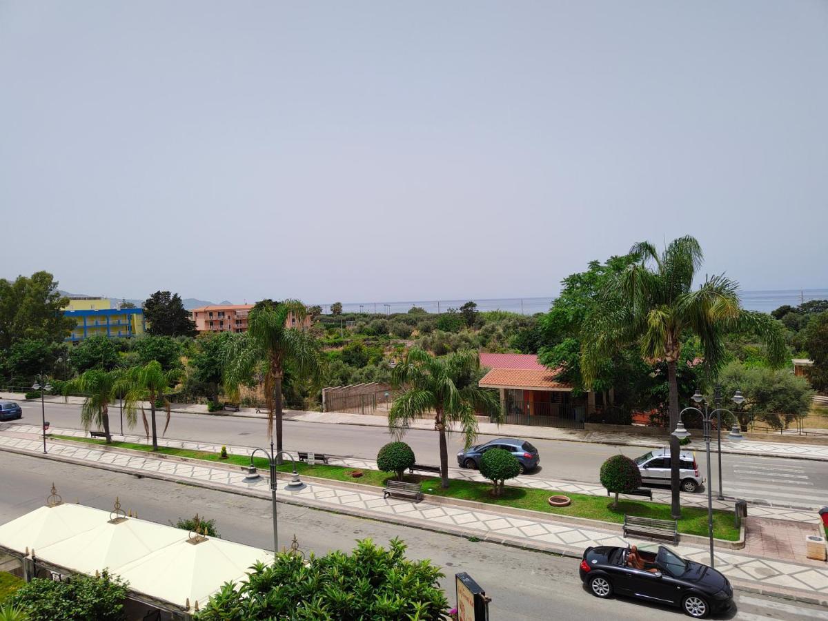 "Appartamento Del Mare Gliaca" Con Vista Isole Eolie,Ampia Terrazza,Wifi E Parcheggio Privato Gratuito Piraino Bagian luar foto