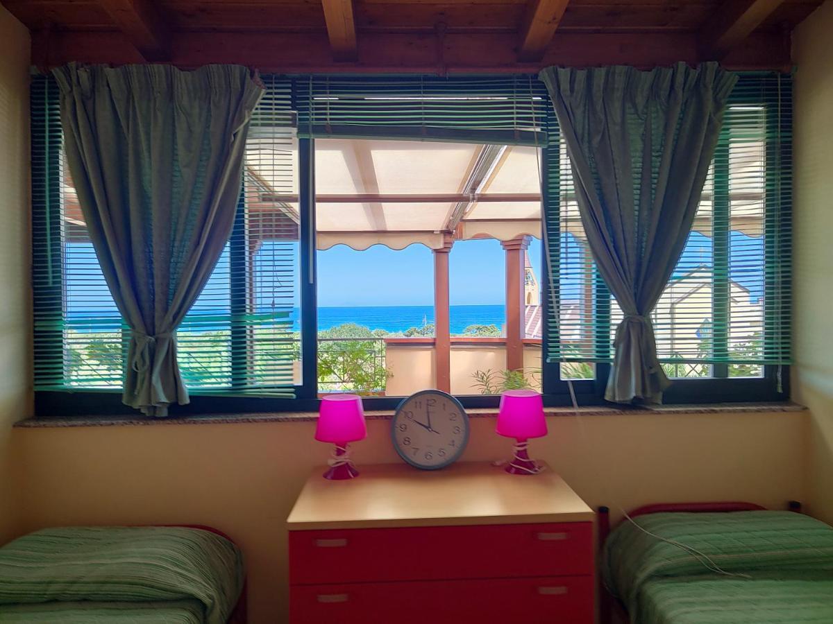 "Appartamento Del Mare Gliaca" Con Vista Isole Eolie,Ampia Terrazza,Wifi E Parcheggio Privato Gratuito Piraino Bagian luar foto