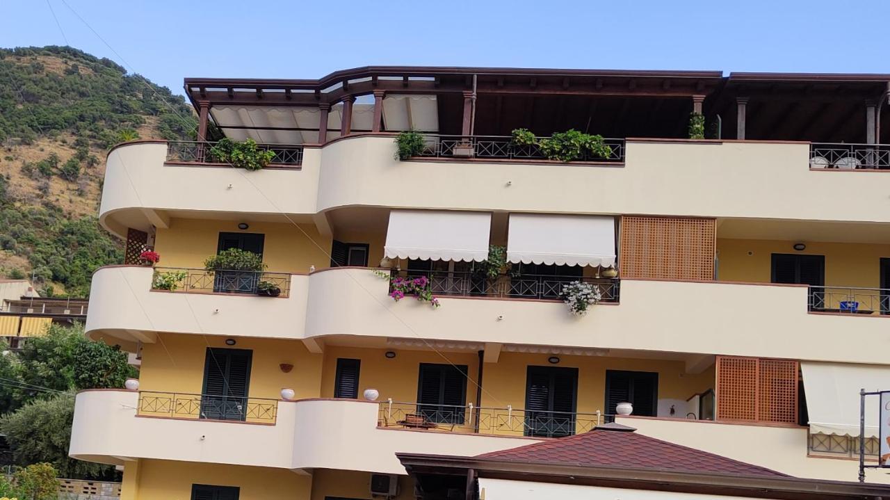"Appartamento Del Mare Gliaca" Con Vista Isole Eolie,Ampia Terrazza,Wifi E Parcheggio Privato Gratuito Piraino Bagian luar foto