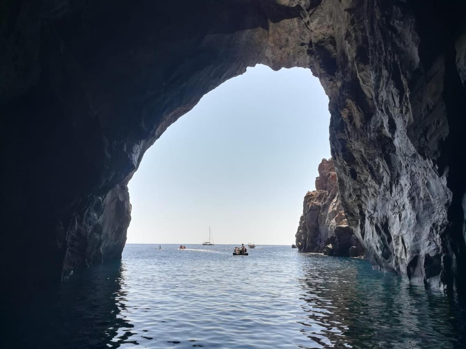"Appartamento Del Mare Gliaca" Con Vista Isole Eolie,Ampia Terrazza,Wifi E Parcheggio Privato Gratuito Piraino Bagian luar foto