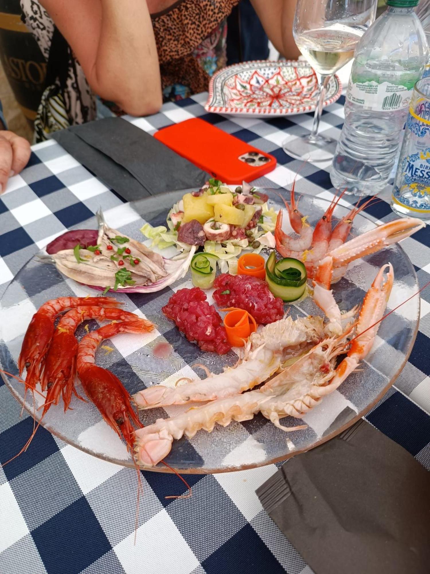 "Appartamento Del Mare Gliaca" Con Vista Isole Eolie,Ampia Terrazza,Wifi E Parcheggio Privato Gratuito Piraino Bagian luar foto
